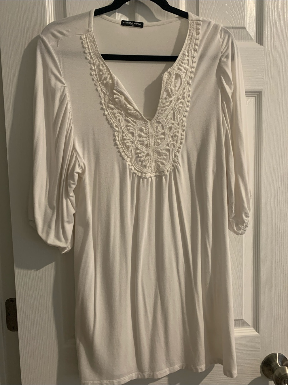 ChaCha Vente White Embroidered V-Neck Tunic with Ruched Sleeves